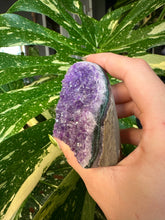Load image into Gallery viewer, raw amethyst druzy- self standing 1