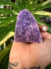 Load image into Gallery viewer, raw amethyst druzy- self standing 1