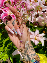 Load image into Gallery viewer, butterfly lotus drippy crystal clip