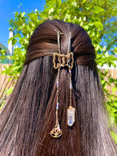 Load image into Gallery viewer, butterfly lotus drippy crystal clip