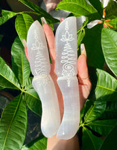 Load image into Gallery viewer, selenite lotus carved dagger