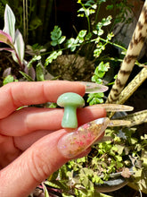 Load image into Gallery viewer, mini crystal mushroom