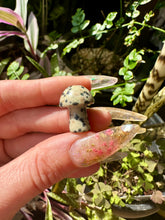 Load image into Gallery viewer, mini crystal mushroom
