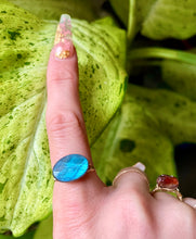 Load image into Gallery viewer, labradorite crystal ring