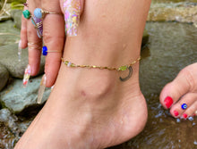 Load image into Gallery viewer, peridot crystal anklet