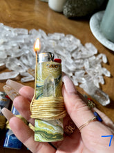 Load image into Gallery viewer, quartz crystal hemp wrapped lighter with marbled details