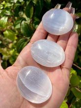 Load image into Gallery viewer, mini selenite palm stone