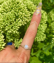 Load image into Gallery viewer, little moonstone ring